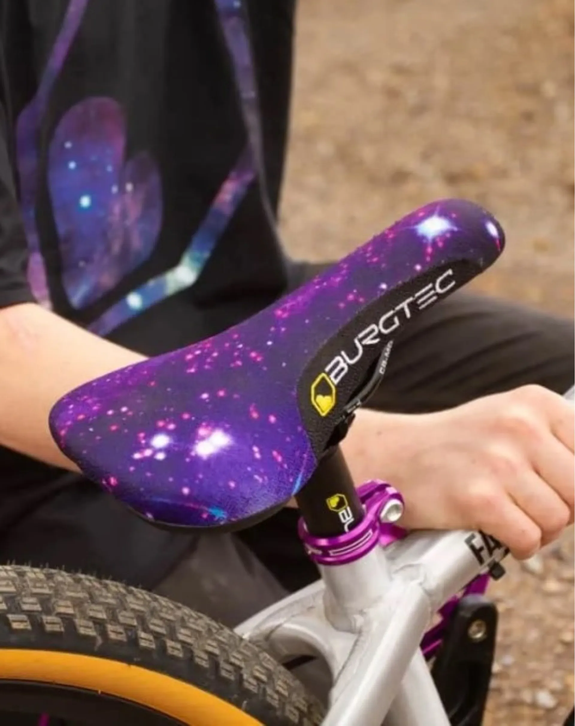 /images/myimages/burgtec-the-cloud-boost-saddle-nebula-3.jpg?width=1920