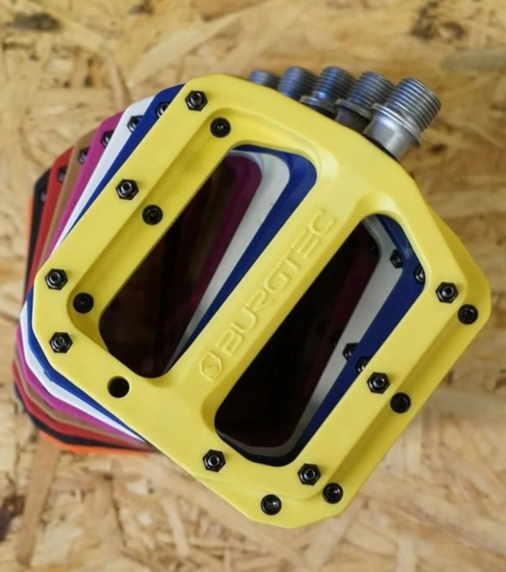 /images/myimages/leisure-lakes-bikes-burgtec-mk4-composite-flat-pedals-black-5.jpg?width=1920