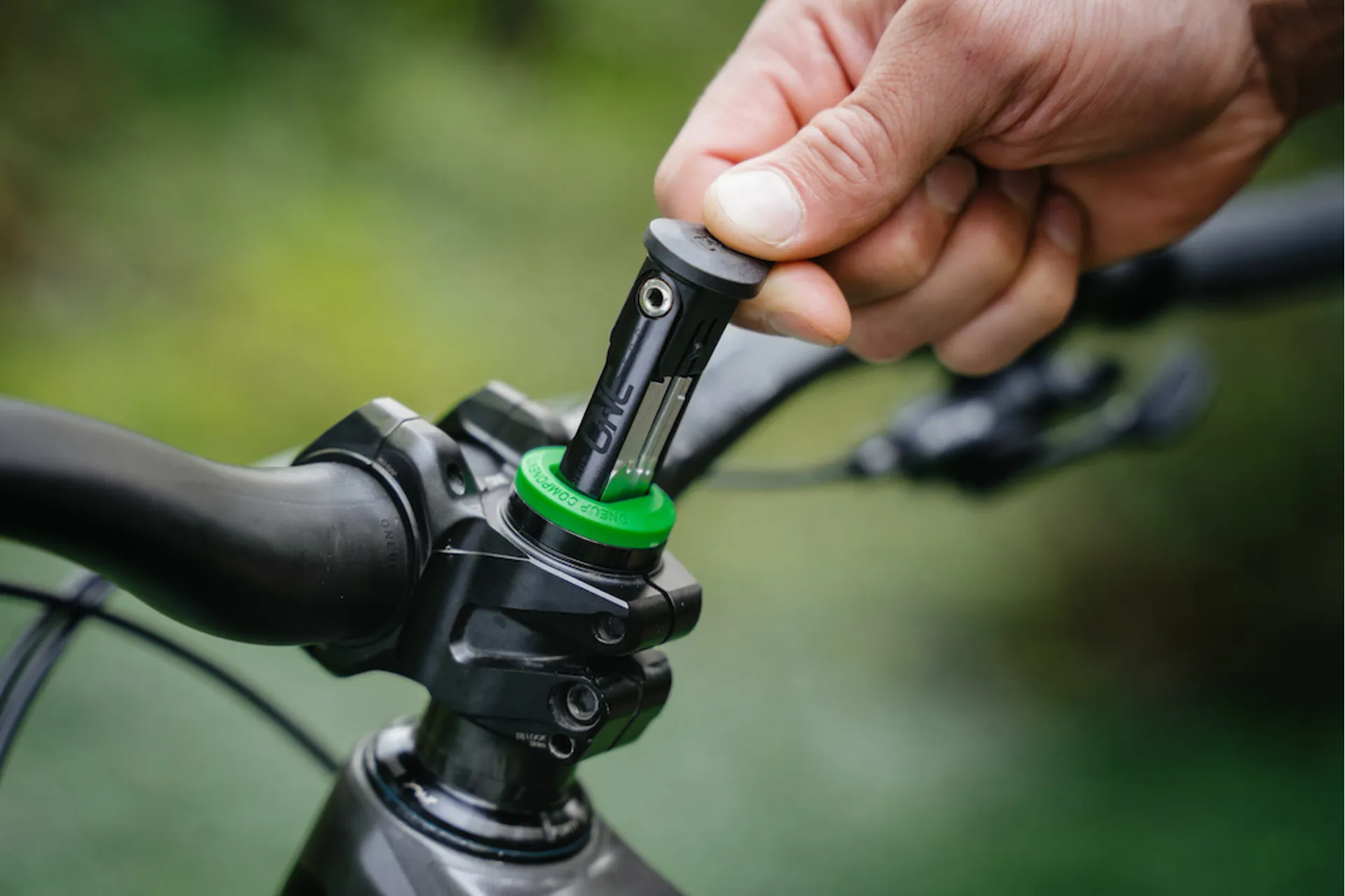 /images/myimages/leisure-lakes-bikes-oneup-edc-lite-tool-4.jpg?width=1920