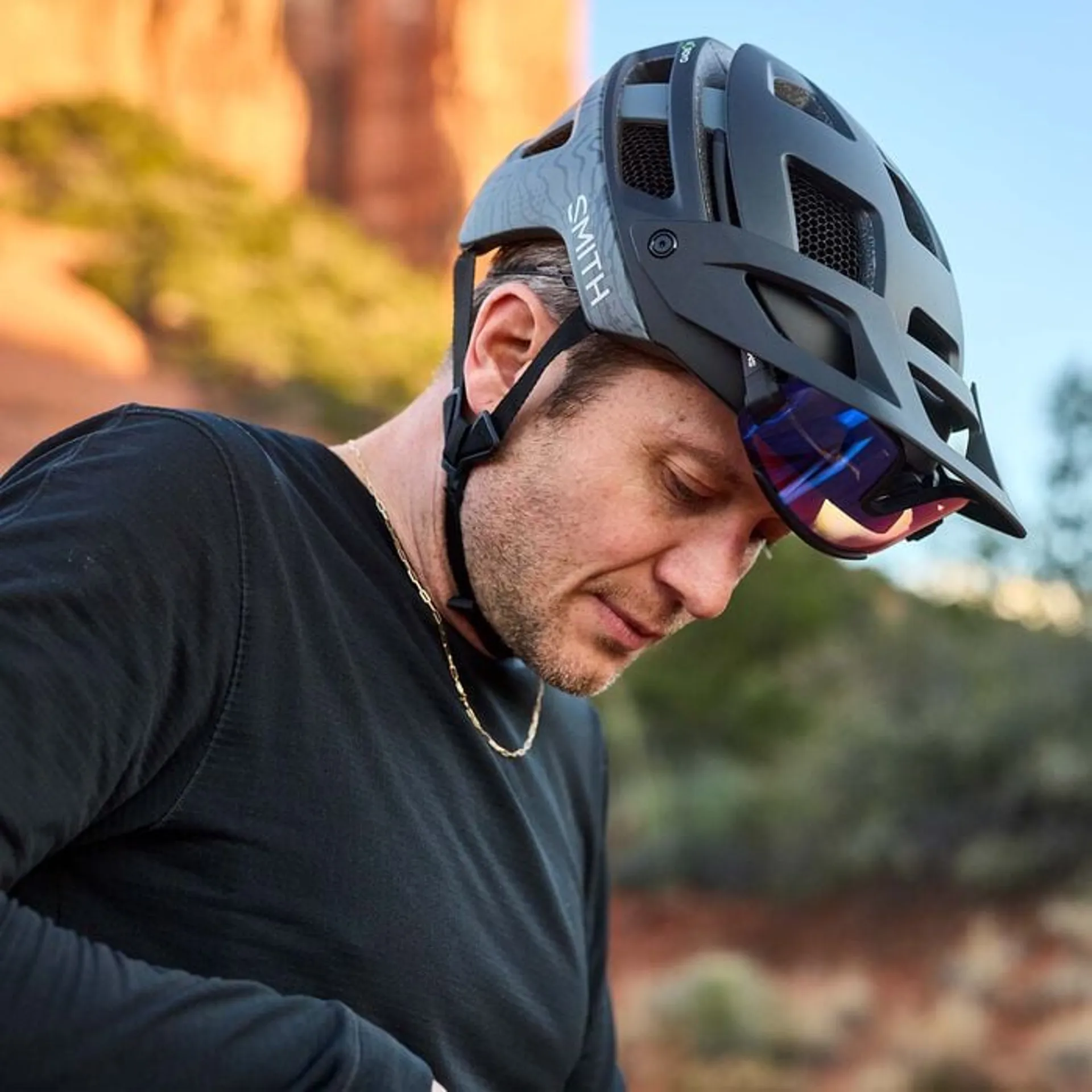 /images/myimages/smith-forefront-2-mips-aleck-mtb-helmet-matte-black-topo-2.png?width=1920