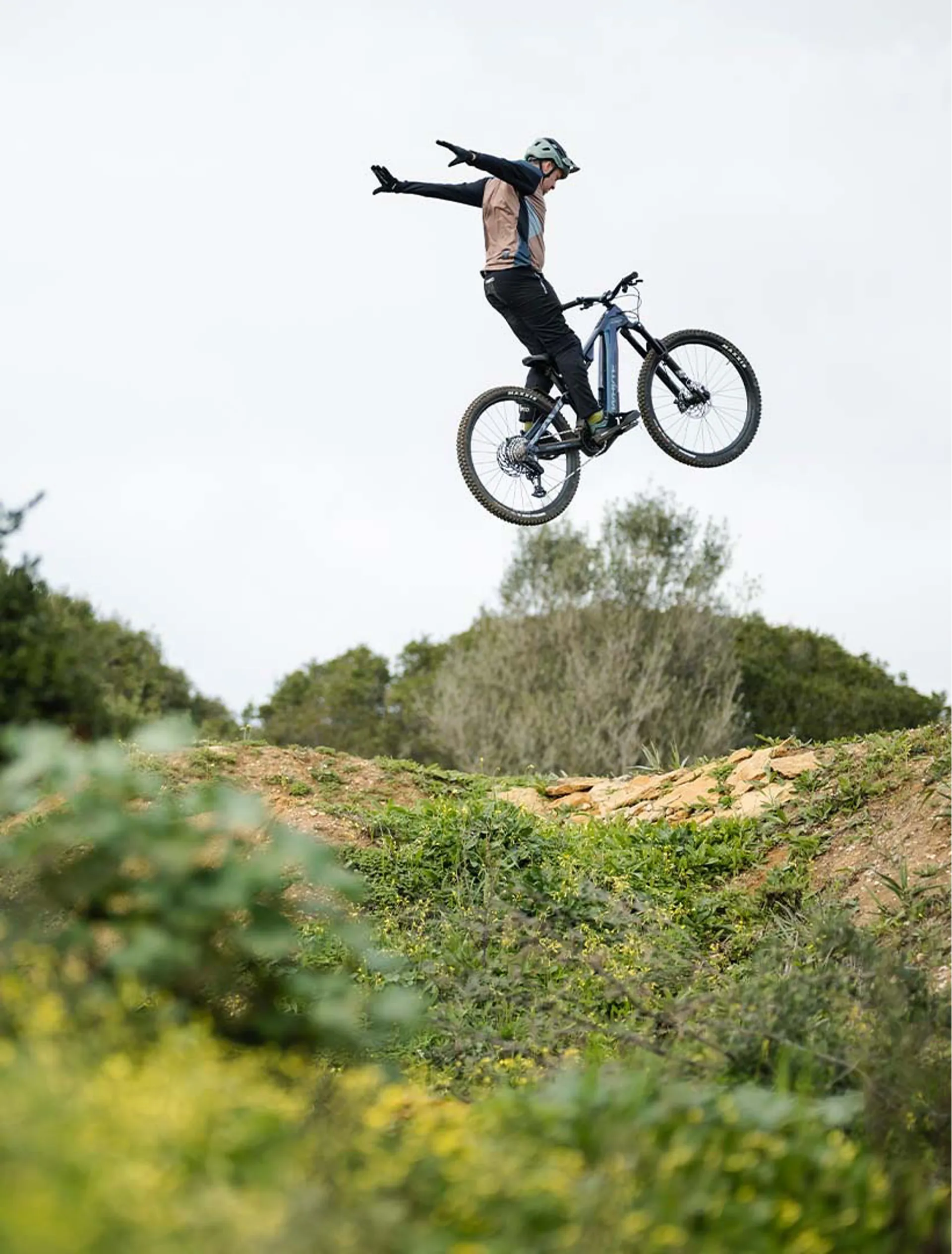 /images/myimages/whyte-kado-rsx-electric-bike-2025-suisilver.jpg?width=1920