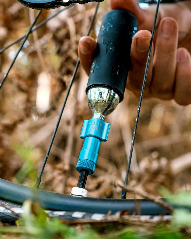 Peatys Holeshot MTB Co2 Tyre Inflator 25g Red-1