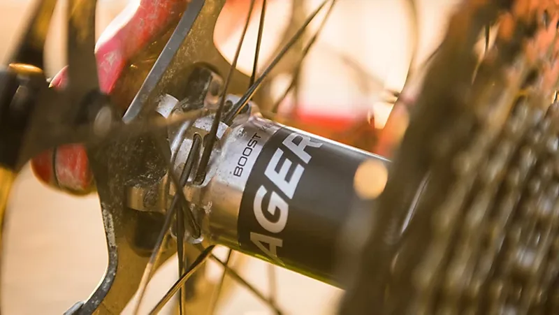 Trek Farley 9.6 GX Eagle 12Spd Carbon Fat Bike 2022 Red Fade/Navy/Teal-4