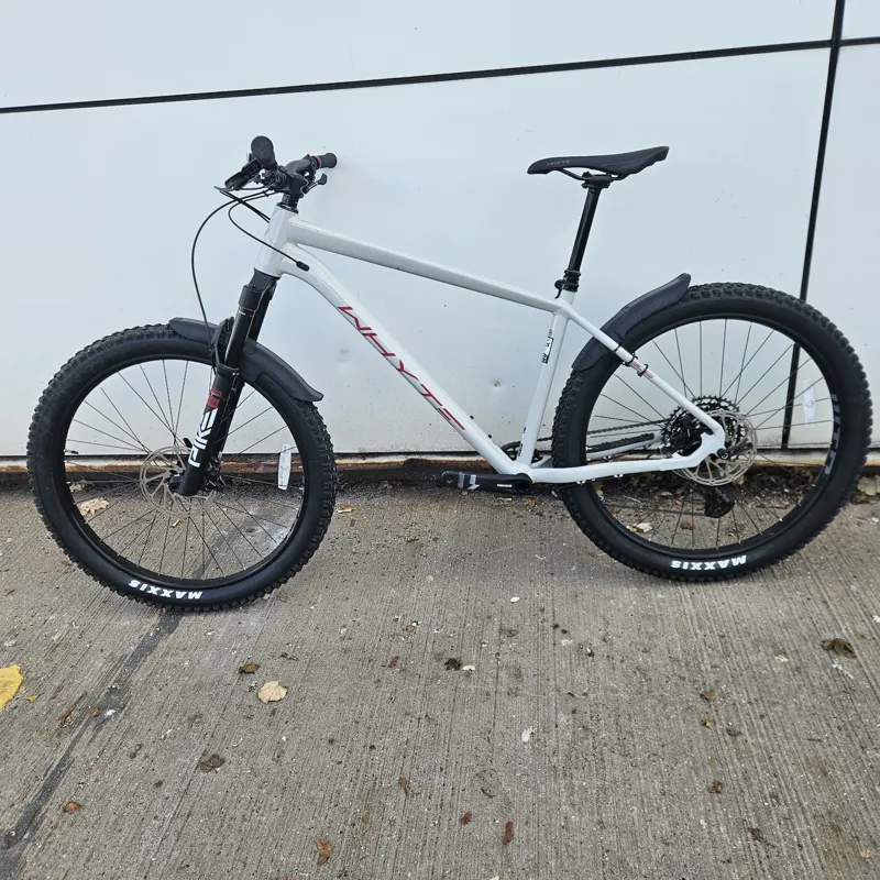 2nd Hand Whyte 905 Large Mountain Bike 2023 Gloss Cement Rose/Slate-3
