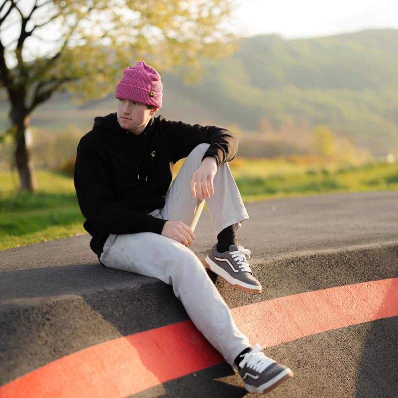 Burgtec Smugglers Beanie Fuchsia Speckle-5