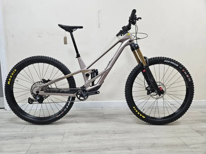 Ex Display Orbea Rallon E10 Large Mountain Bike 2026 Nickel Matt/Nickel Chrome Gloss