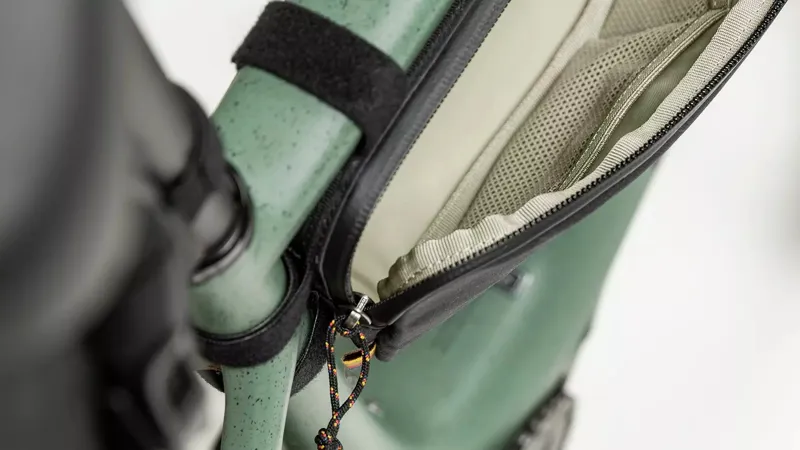 Specialized/Fjallraven Frame Bag Black-2