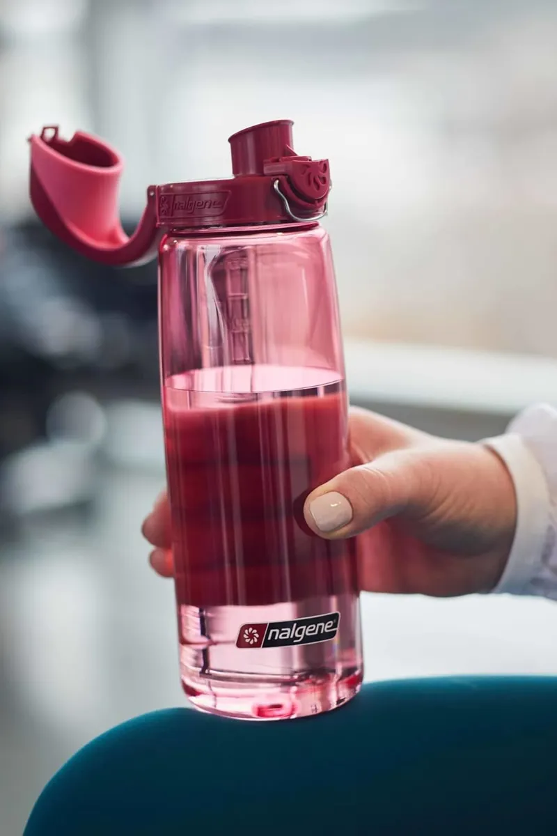Nalgene Sustain On The Fly OTF 700ml Bottle Petal/Beetroot Cap-6