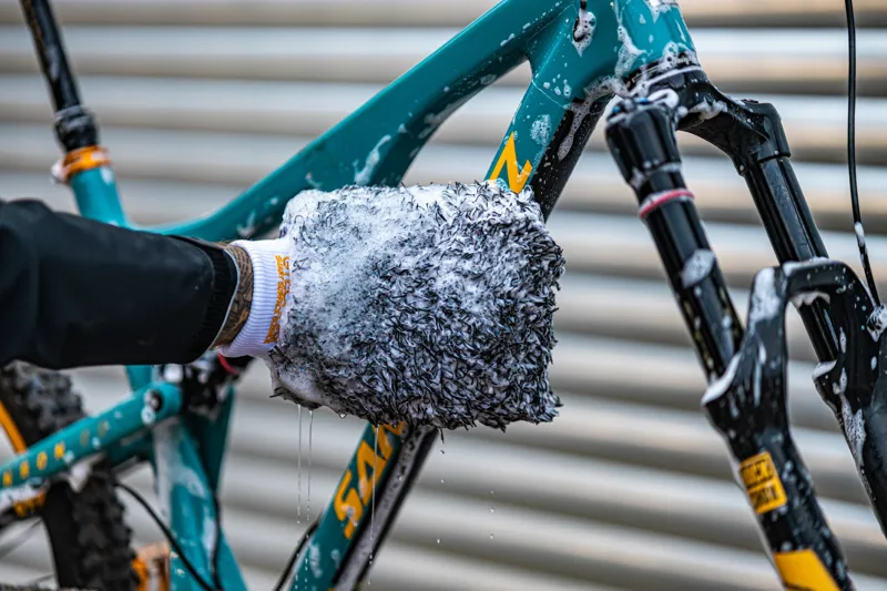 GTECHNIQ Microfibre Wash Mitt-5