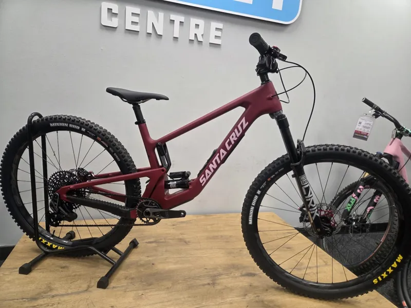 Ex Display Santa Cruz Hightower X0 AXS Large Mountain Bike 2024 Matt Cardinal Red