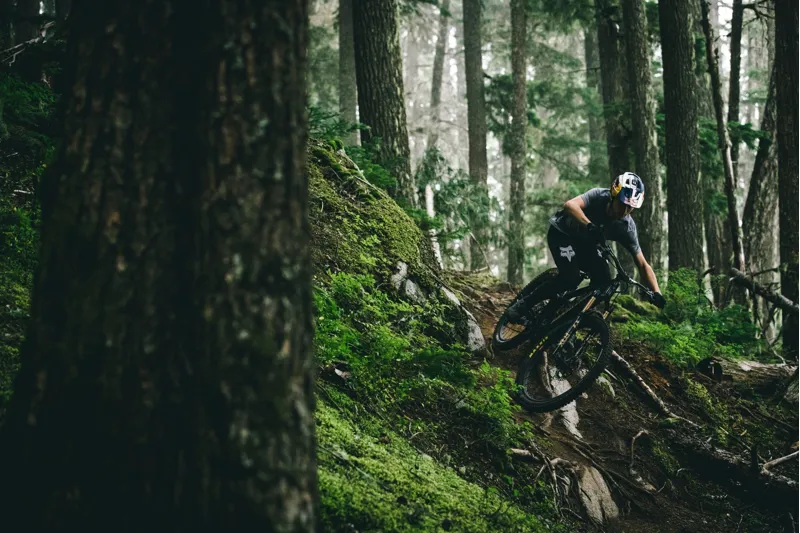 Santa Cruz Vala CC XT Di2 Lt Electric Bike 2027 Matte Carbon Sparkle-1