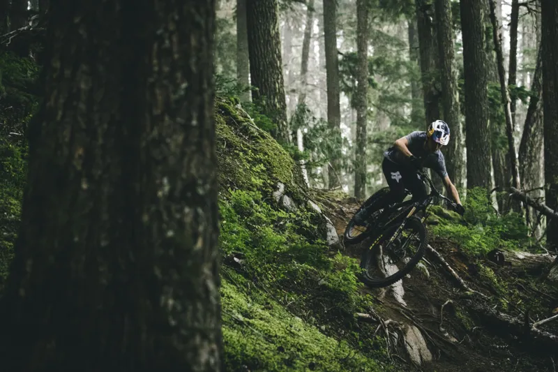 Santa Cruz Vala CC X0 AXS RSV Electric Bike 2025 Midnight Green-1