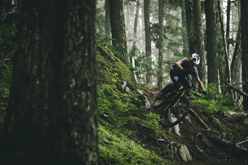 Santa Cruz Vala C R Electric Bike 2025 Midnight Green-1