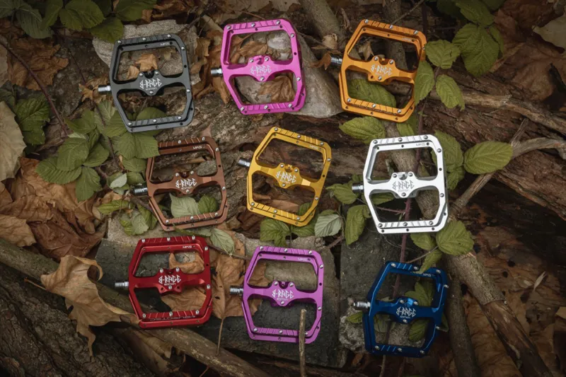 Burgtec Penthouse Flat MK5 B-Rage Edition Pedals Toxic Barbie Pink-3