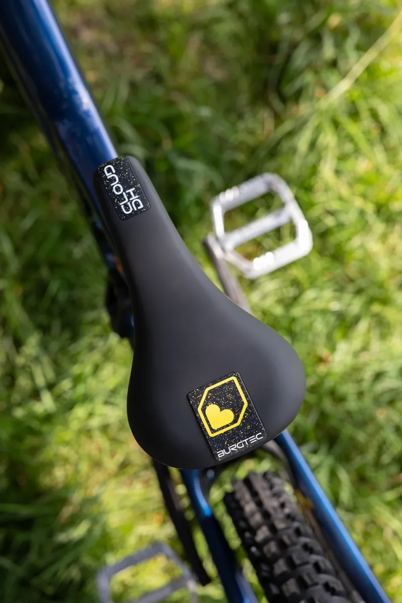 Burgtec The Cloud DH Saddle Black-8