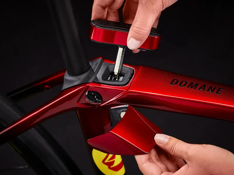 Trek Domane SLR 6 Gen 4 Road Bike 2024 Metallic Red Smoke/Blue Smoke Fade-8