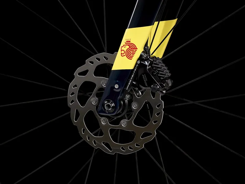 Trek Domane SLR 6 Gen 4 Road Bike 2024 Metallic Red Smoke/Blue Smoke Fade-9