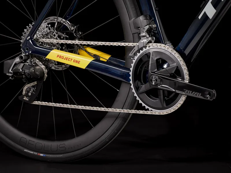 Trek Domane SLR 6 eTap Gen 4 Road Bike 2024 Metallic Red Smoke/Blue Smoke Fade-10