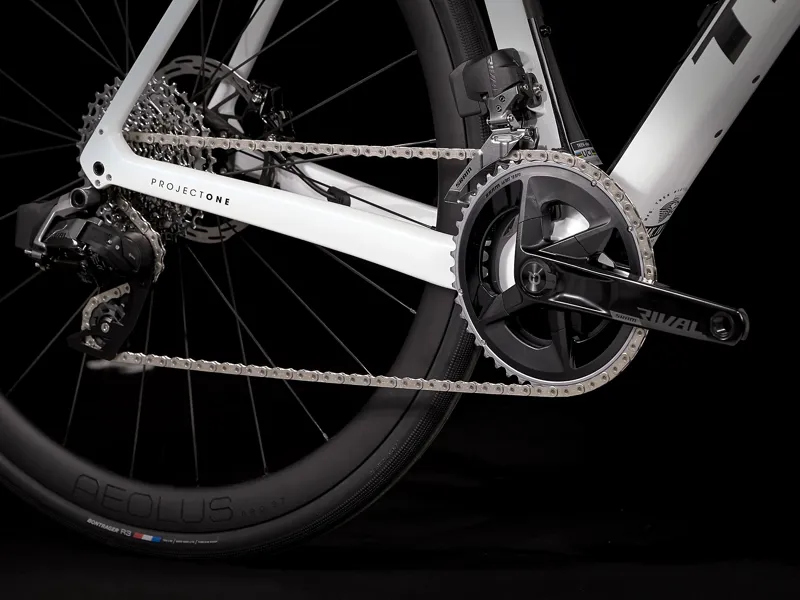 Trek Domane SLR 6 eTap Gen 4 Road Bike 2024 Crystal White-10