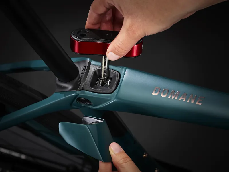 Trek Domane SLR 7 eTap Gen 4 Road Bike 2023 Juniper-9