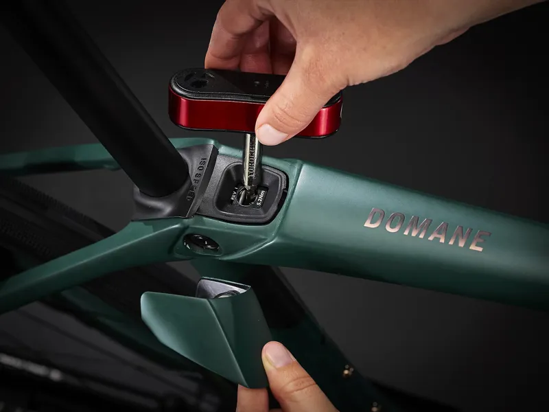 Trek Domane SLR 9 E tap Gen 4 Road Bike 2023 Juniper-8