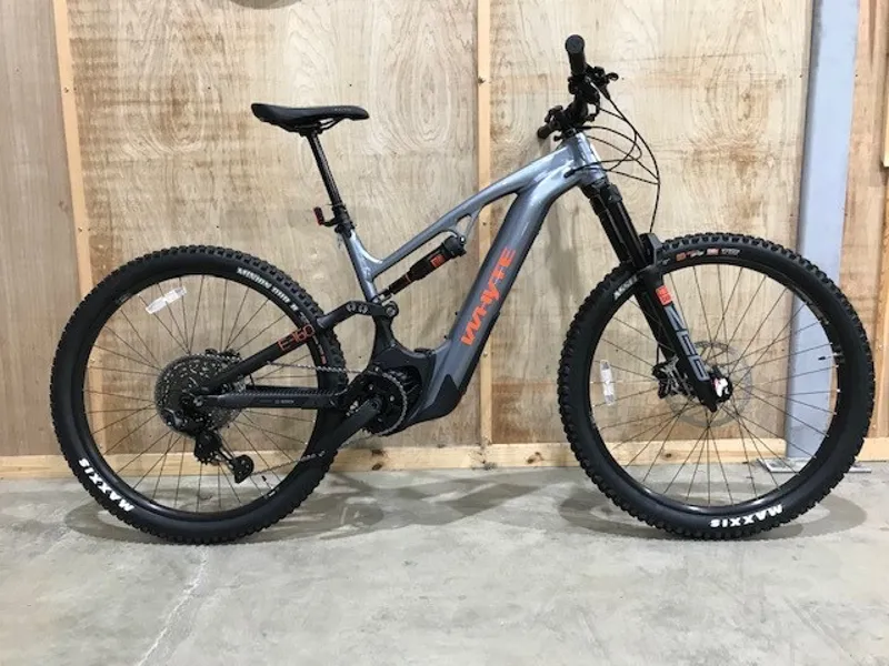 EX DISPLAY Whyte E-160 R 27.5 Large Electric Bike Silver/Black