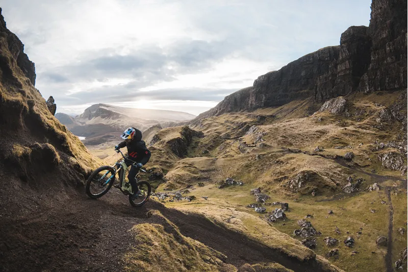 Santa Cruz Heckler CC X01 AXS RSV MX Electric Bike 2023 Avocado -4