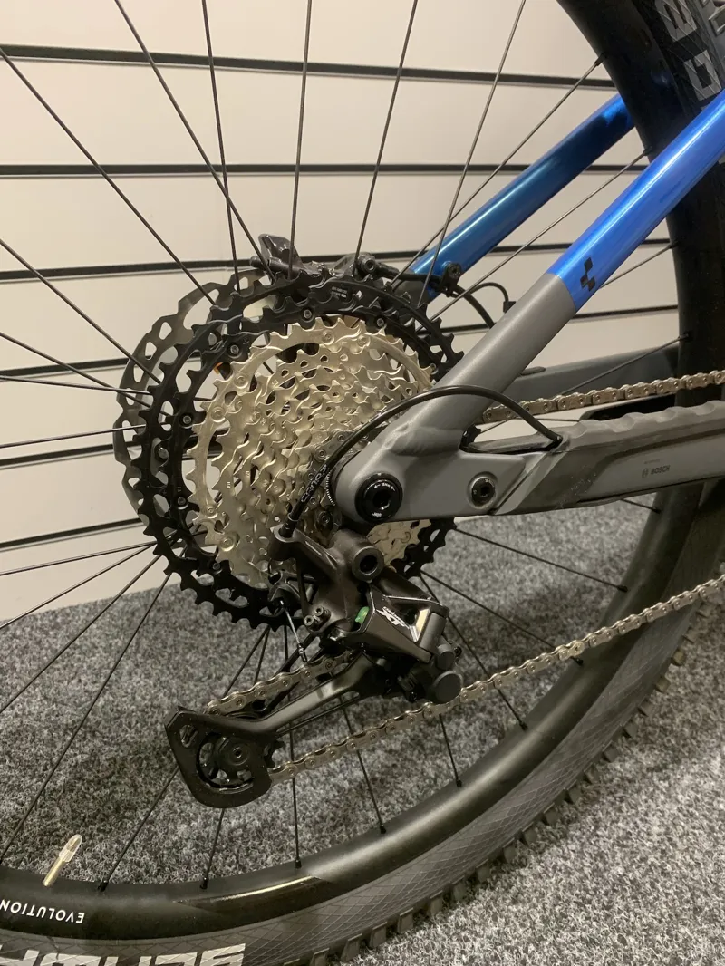 Ex Display Cube Stereo Hybrid 140 HPC 750 Medium Electric Bike 2023 Action Team-3