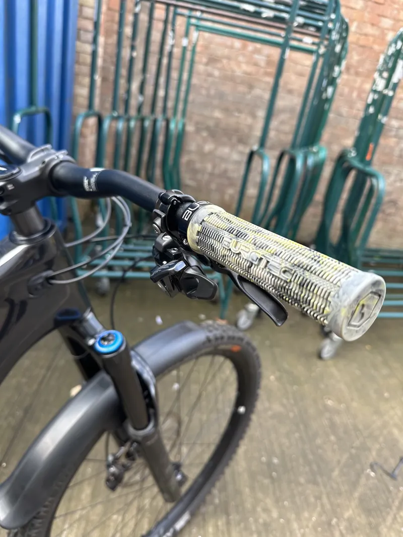 2nd Hand Specialized Levo Expert Carbon S5 Electric Bike 2022 Carbon/Smoke/Black-2