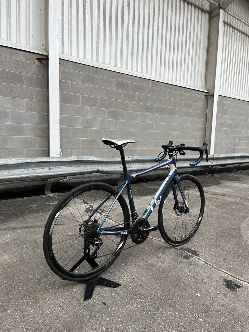 2nd Hand Liv Defy Medium Road Bike 2018 Blue/White-4