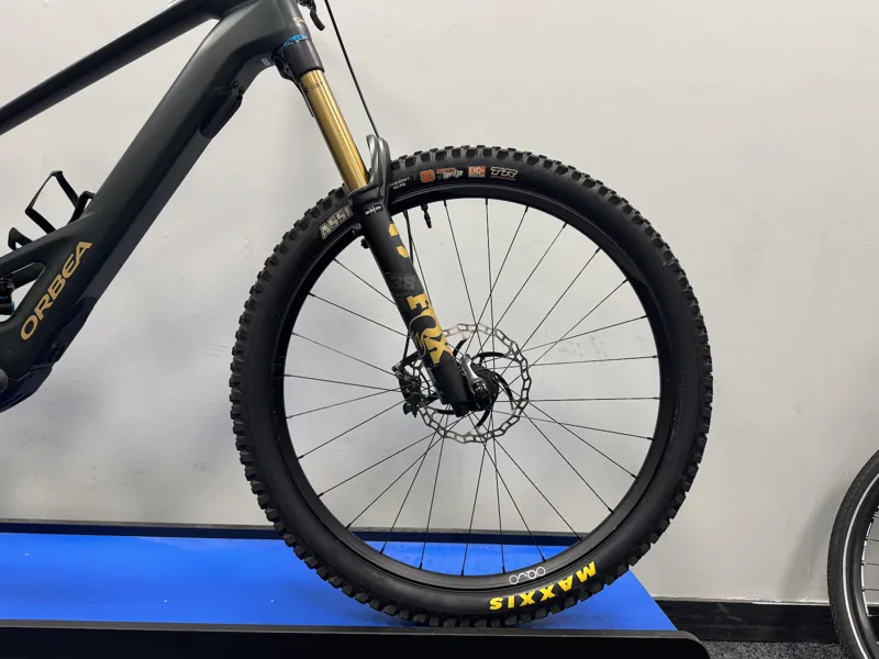 EX DEMO Orbea Wild M-Team XL Electric Bike 2025 Green/Carbon-1