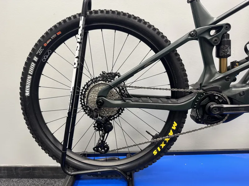 EX DEMO Orbea Wild M-Team XL Electric Bike 2025 Green/Carbon-3