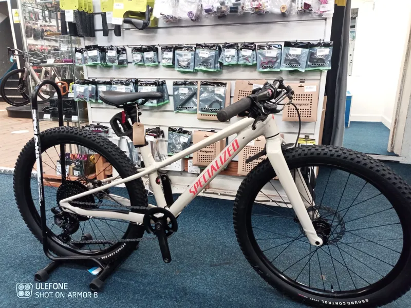 2nd Hand Specialized Riprock 24 Kids Bike 2025 Gloss White Amberglow