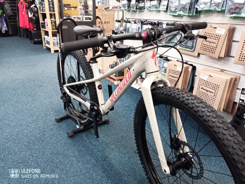 2nd Hand Specialized Riprock 24 Kids Bike 2025 Gloss White Amberglow-1