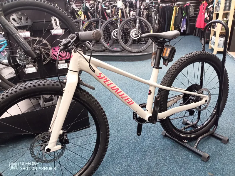 2nd Hand Specialized Riprock 24 Kids Bike 2025 Gloss White Amberglow-2