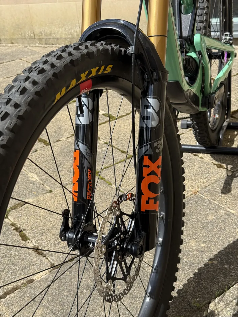 2nd Hand Santa Cruz Megatower CC Custom Medium Mountain Bike 2020 Mint Green-8