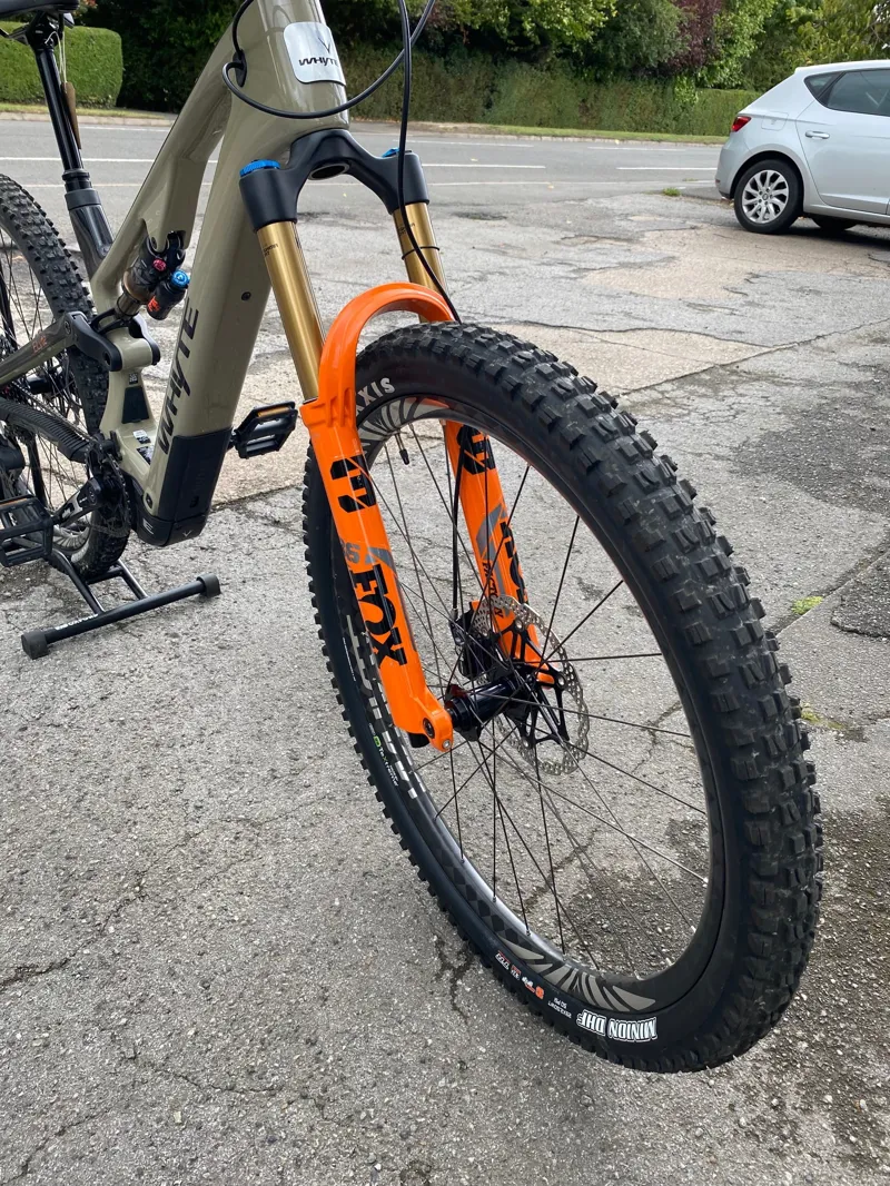 Ex Display Whyte E-Lyte 150 Works Medium Electric Bike 2026 Gloss Olive/UD Carbon-1