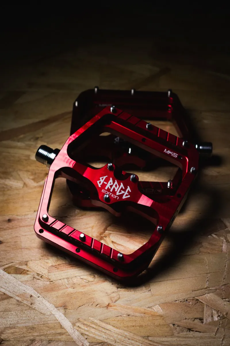 Burgtec Penthouse Flat MK5 B-Rage Edition Pedals Race Red-1