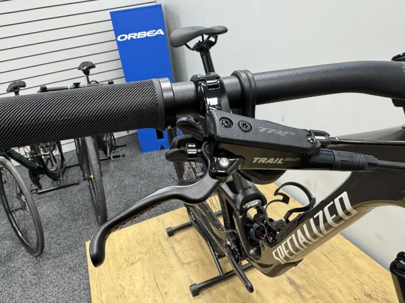 Ex Display Specialized Enduro Comp S3 Mountain Bike 2025 Gloss Gunmetal/White Mountains-4