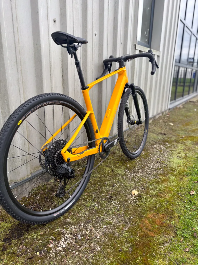EX Display Mondraker Dusty RR M/L 2026 Electric Bike Yellow-2