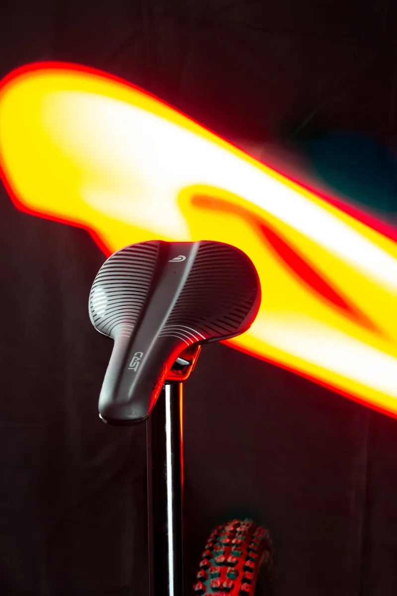 Cast Greg Minnaar Legacy Edition Bel-Air V3 Signature Saddle-7