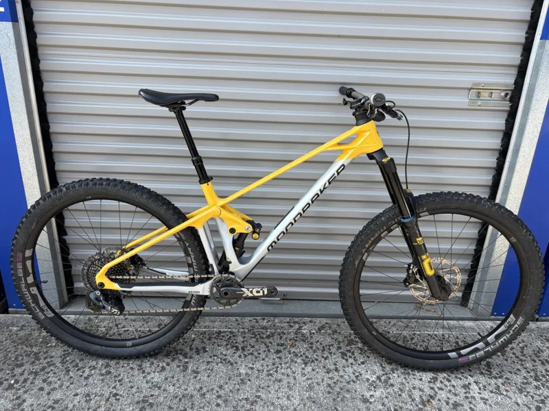 EX DEMO Mondraker Foxy Carbon XR 29er Medium Mountain Bike 2023 Yellow/Silver