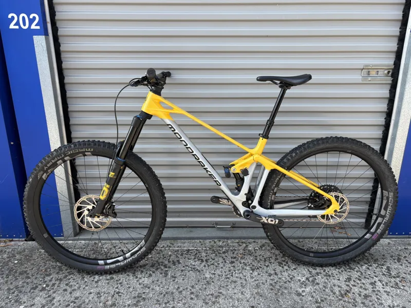 EX DEMO Mondraker Foxy Carbon XR 29er Medium Mountain Bike 2023 Yellow/Silver-4