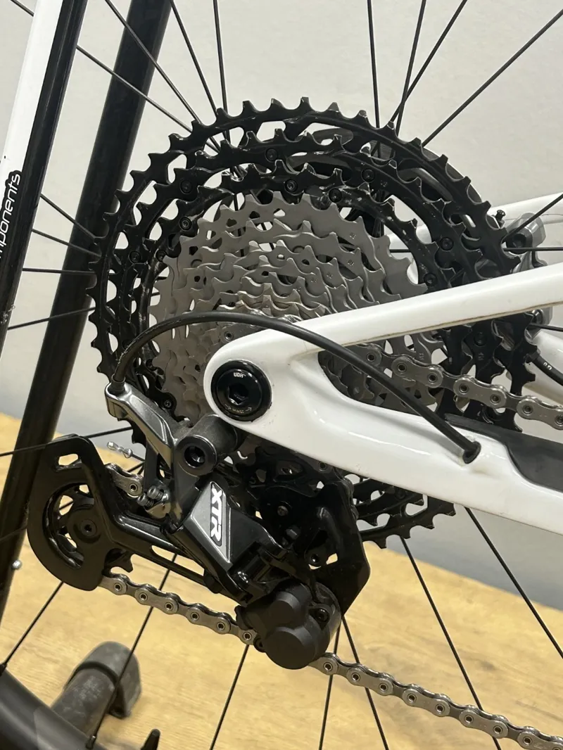 Ex Demo Orbea OIZ M-Team Medium Mountain Bike 2023 Custom/White-1