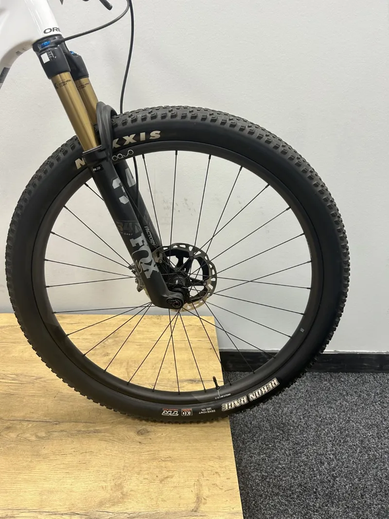 Ex Demo Orbea OIZ M-Team Medium Mountain Bike 2023 Custom/White-2