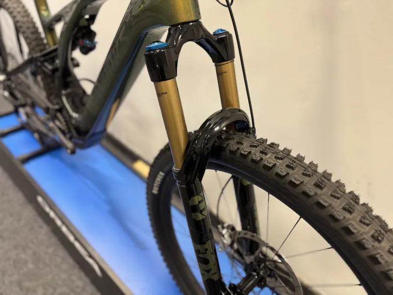 EX DISPLAY Specialized Levo S-Works Carbon S5 Electric Bike 2023 Gloss Gold Pearl/Carbon/Gold Pearl-4