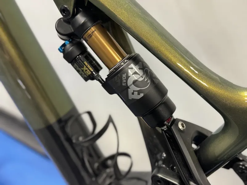 EX DISPLAY Specialized Levo S-Works Carbon S5 Electric Bike 2023 Gloss Gold Pearl/Carbon/Gold Pearl-7