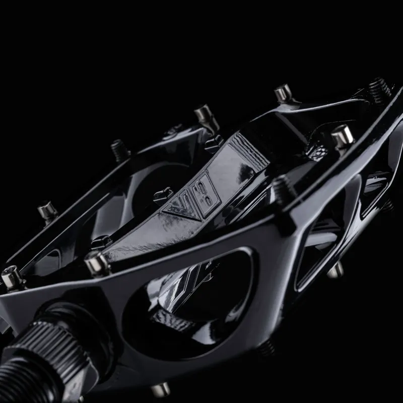 DMR V8 Classic MTB Flat Pedal Dual Bush in Black-4