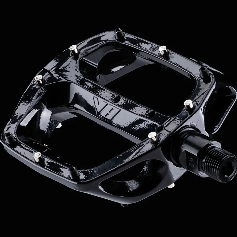 DMR V8 Classic MTB Flat Pedal Dual Bush in Black-5