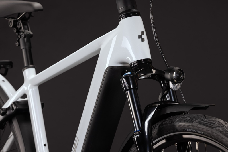 Cube Kathmandu Hybrid Deluxe Pro 800 2027 Metallic White/Chrome-5
